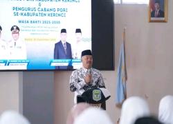 Bupati Kerinci Monadi Lantik Pengurus PGRI Kabupaten Kerinci Bupati Kerinci Monadi Lantik Pengurus PGRI Kabupaten Kerinci