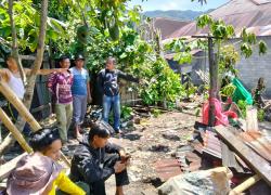 Bupati Kerinci Monadi Berikan Bantuan Kepada Korban Kebakaran Pendung Hilir Bupati Kerinci Monadi Berikan Bantuan Kepada Korban Kebakaran Pendung Hilir