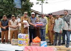 Empati dan Simpati Wako Alfin - Wawako Azhar, Sambangi Warga Terkena Musibah Angin Ribut Dan Beri Bantuan Empati dan Simpati Wako Alfin - Wawako Azhar, Sambangi Warga Terkena Musibah Angin Ribut Dan Beri Bantuan