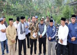 Dorong Pengembangan Komoditas Kopi, Wako Alfin Serahkan Bantuan Bibit & Kompos ke Petani RKE